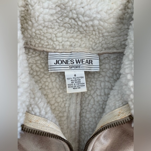 Jones Wear Sport Women's Size 4 Tan Suede Vest w/Faux Sherpa Lining Vtg - Picture 3 of 11